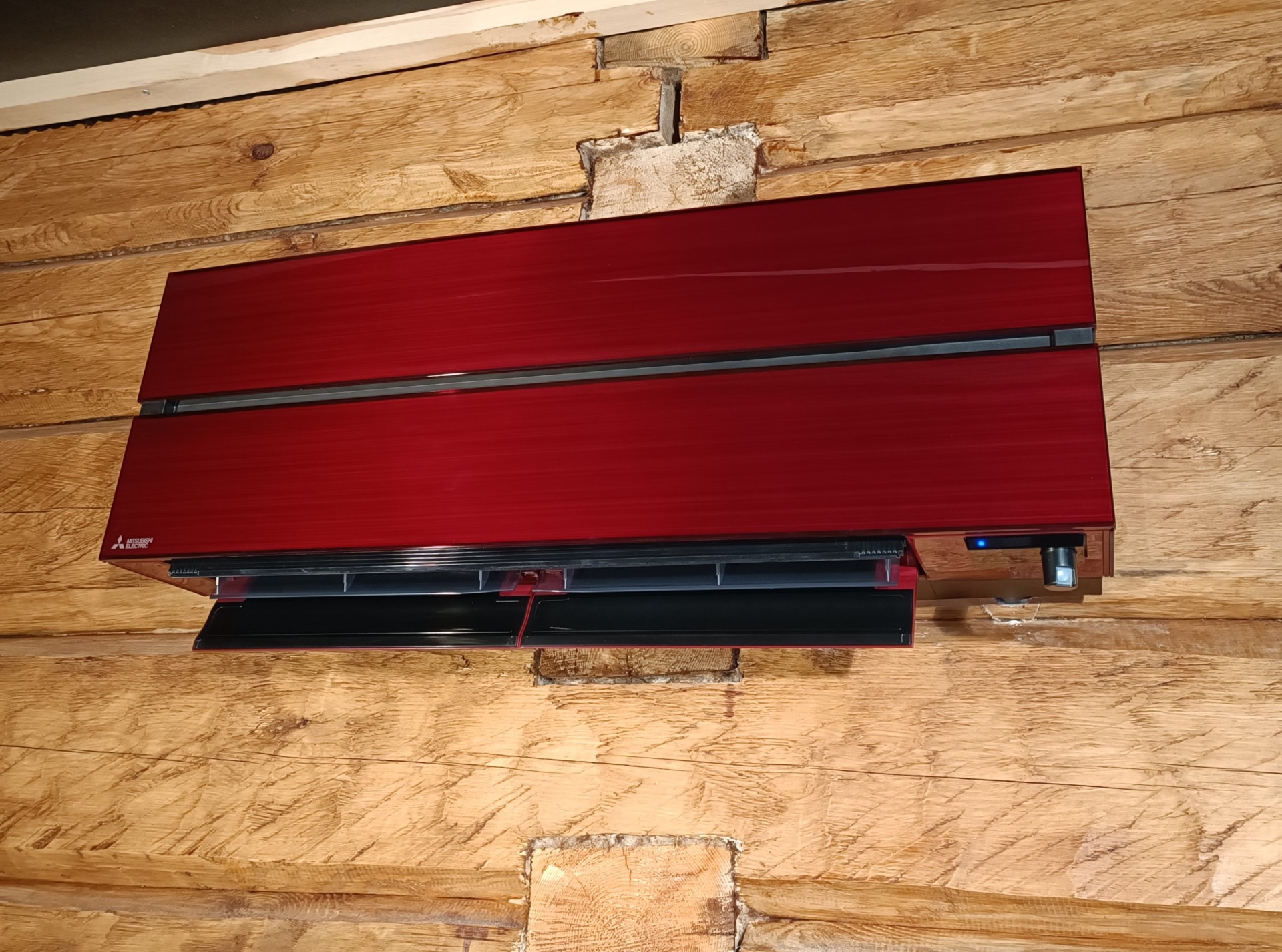 Mitsubishi Electric LN (Rubiininpunainen)
